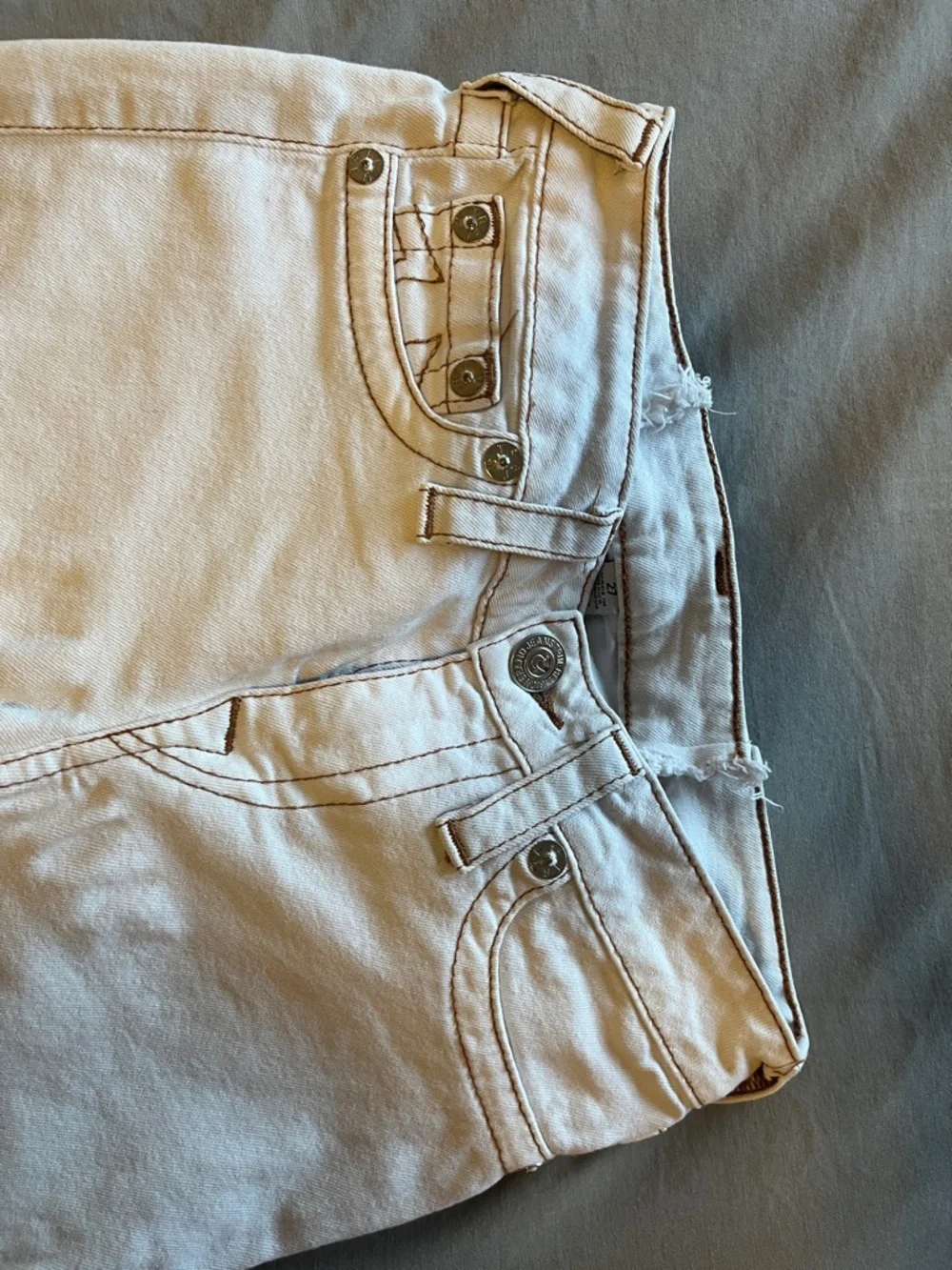 True Religion Women’s Skinny Jeans in Cream - Picture 11 of 13